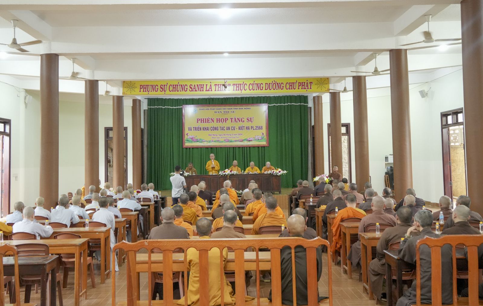 Phiên họp Tăng sự triển khai công tác Phật đản và An cư Kiết hạ PL.2568, cho toàn thể Tăng Ni trong tỉnh