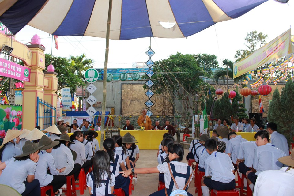 Chùa Hoa Nghiêm tổ chức hội trại, văn nghệ chào mừng Phật Đản
