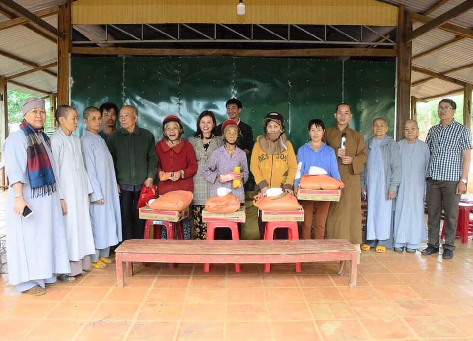 Chùa Viên Sơn tặng 220 xuất quà tết cho người nghèo năm 2020