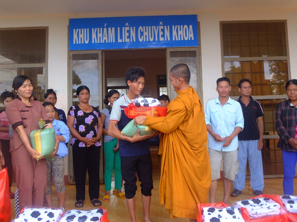 Tịnh xá Ngọc Đạt làm từ thiện nhân mùa Phật Đản 2019