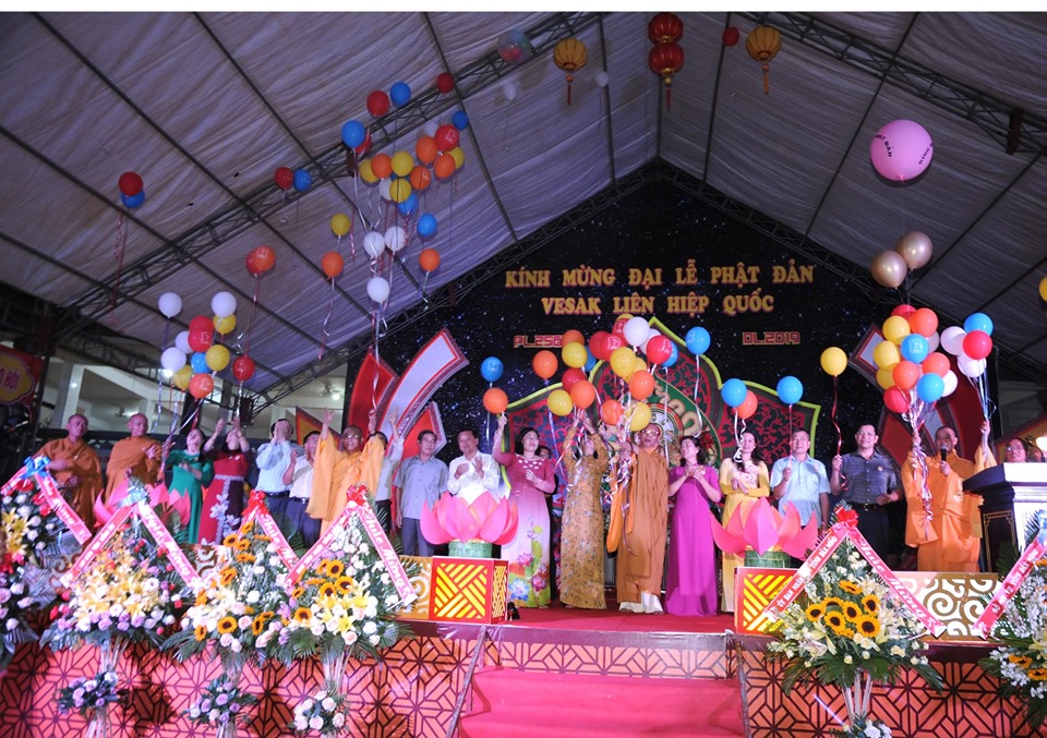 Ban trị sự Phật giáo tỉnh Đắk Nông trang nghiêm lễ đài mừng Phật Đản Vesak 2019