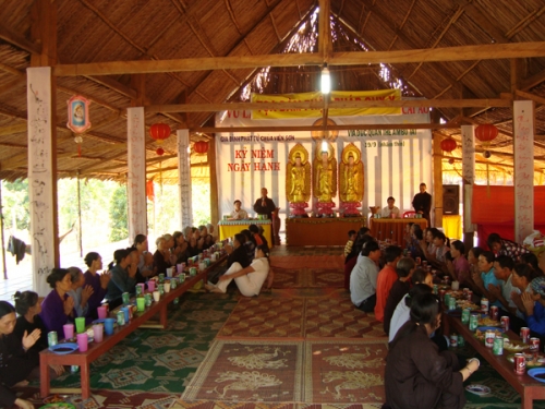 Chùa Viên Sơn tổng kết Phật sự và phát quà từ thiện